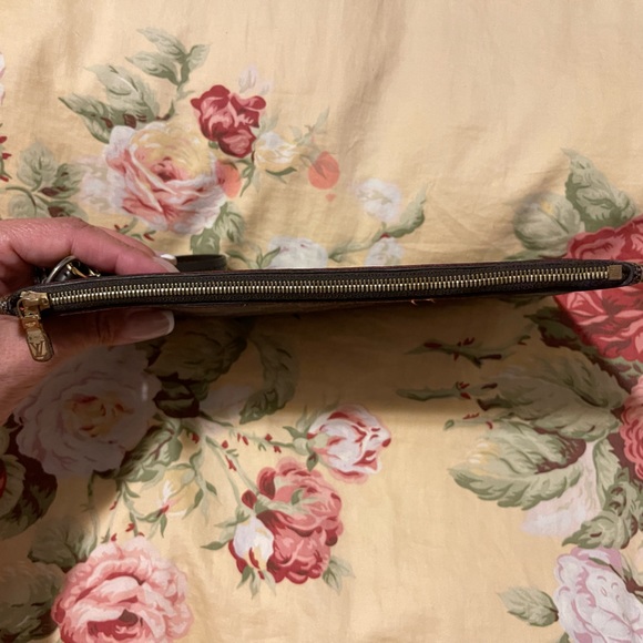 ⛔️SOLD⛔️Authentic Louis Vuitton Neverfull Pochette Wristlet Damier Ebene - Picture 3 of 16